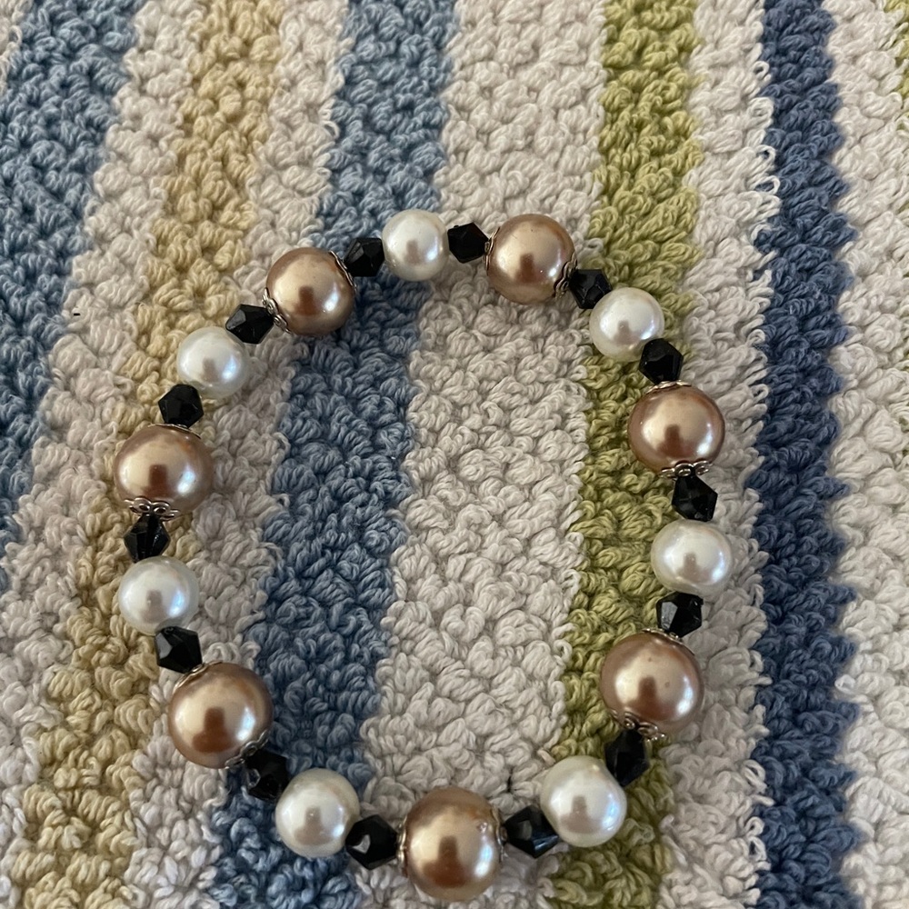 Elegant Pearl and Black Bead Bracelet